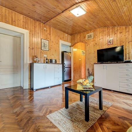 D&L Apartment In Center Pula Ngoại thất bức ảnh