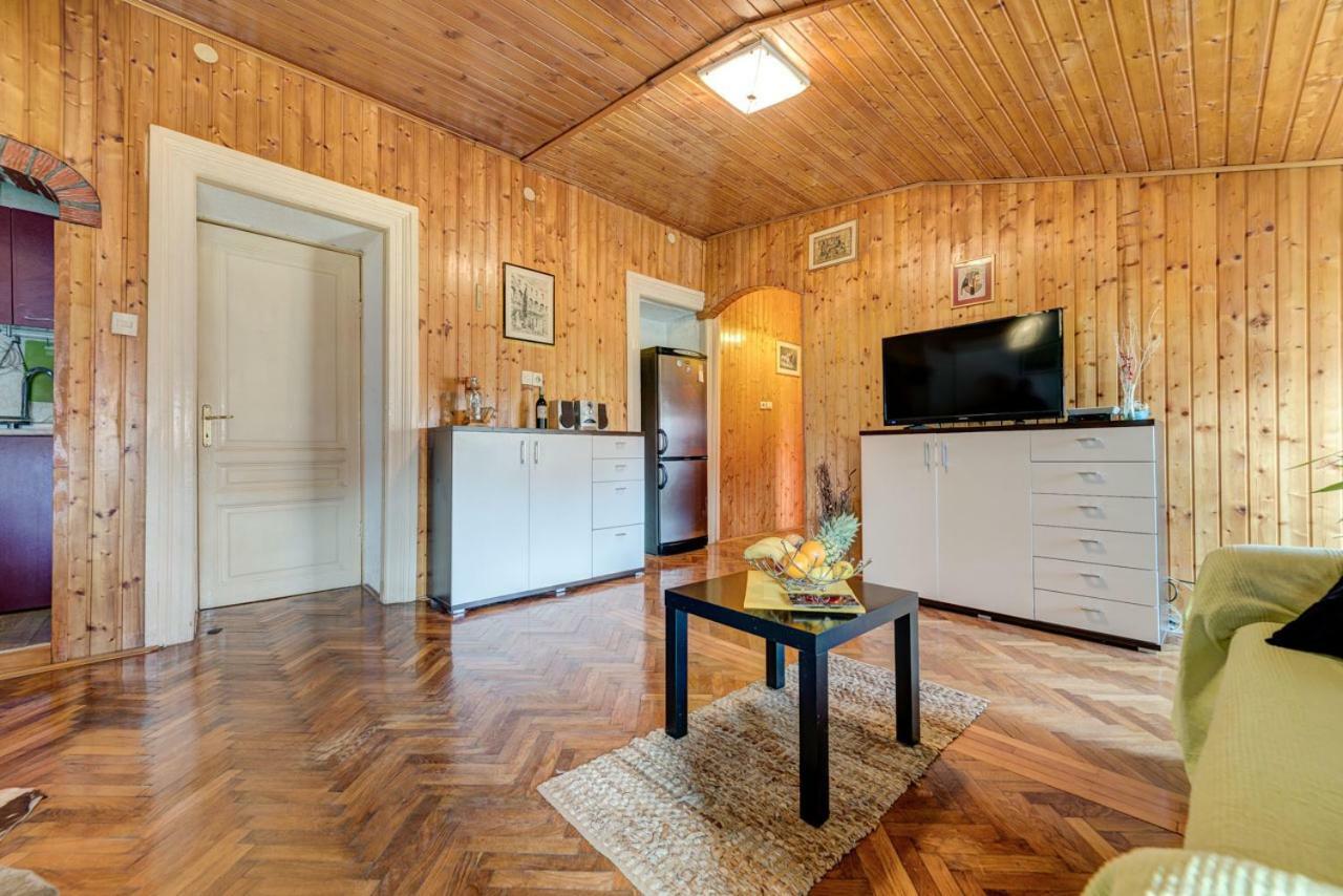 D&L Apartment In Center Pula Ngoại thất bức ảnh