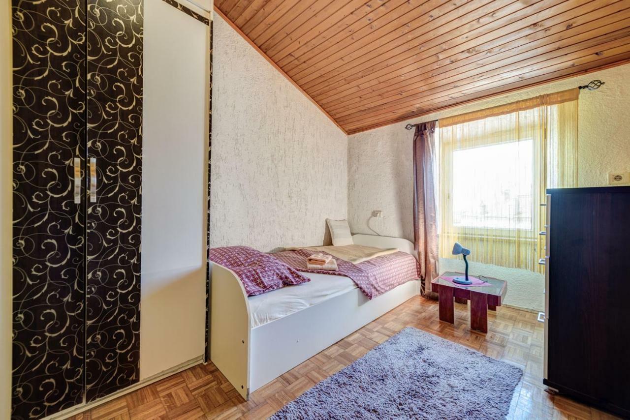 D&L Apartment In Center Pula Ngoại thất bức ảnh